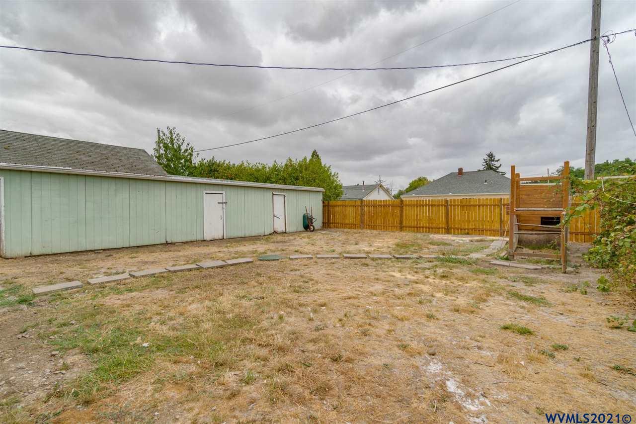 351 Gilbert Street Lebanon, OR 97355 - Photo 22 of 23 Gallery Image 22