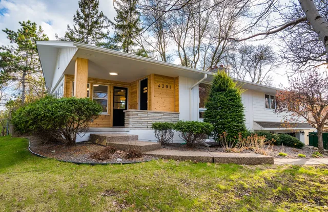 $789,000 | 4201 Dunberry Lane, Edina, MN 55435