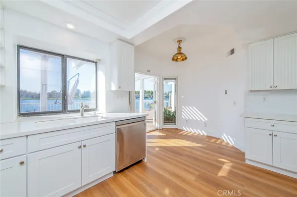 $6,500 | 76 Fairlake, Unit 23, Irvine, CA 92614