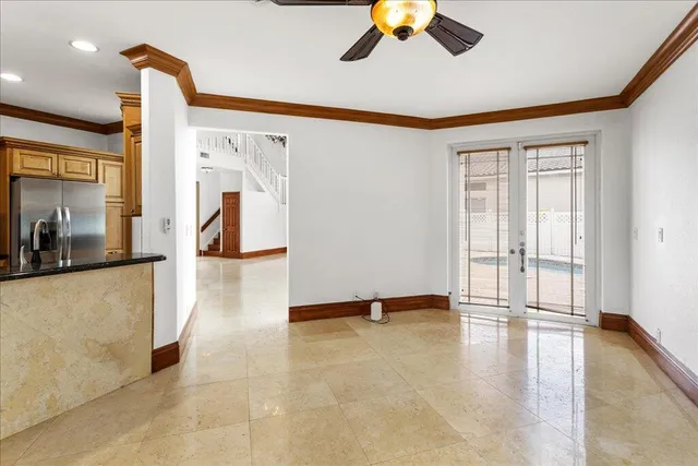 a view of an entryway with a livingroom