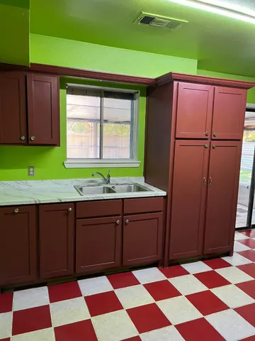 $1,900 | 9314 Valley Streme, Houston, TX 77037