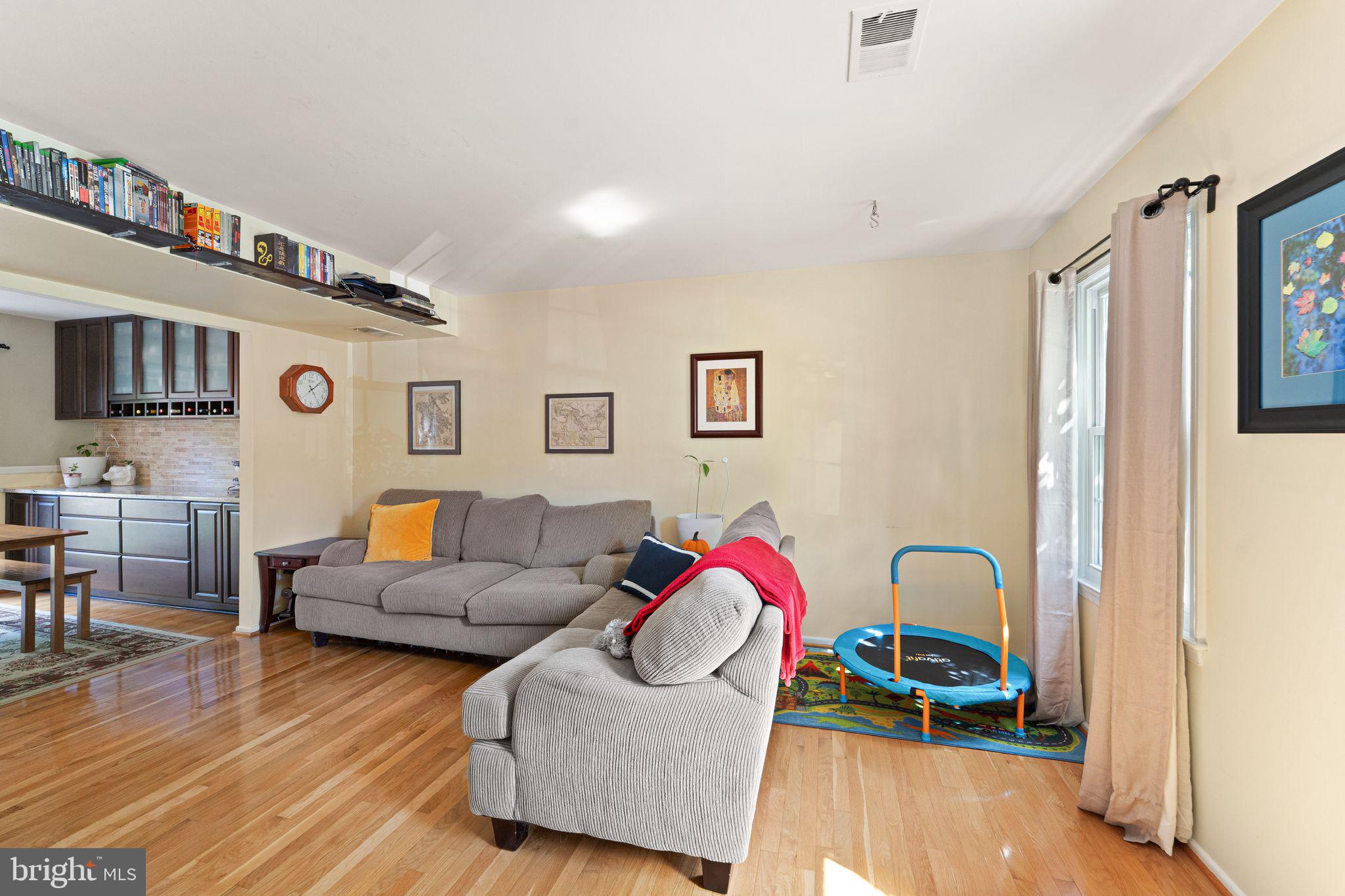 7719 Durer Court Springfield, VA 22153 - Photo 6 of 43