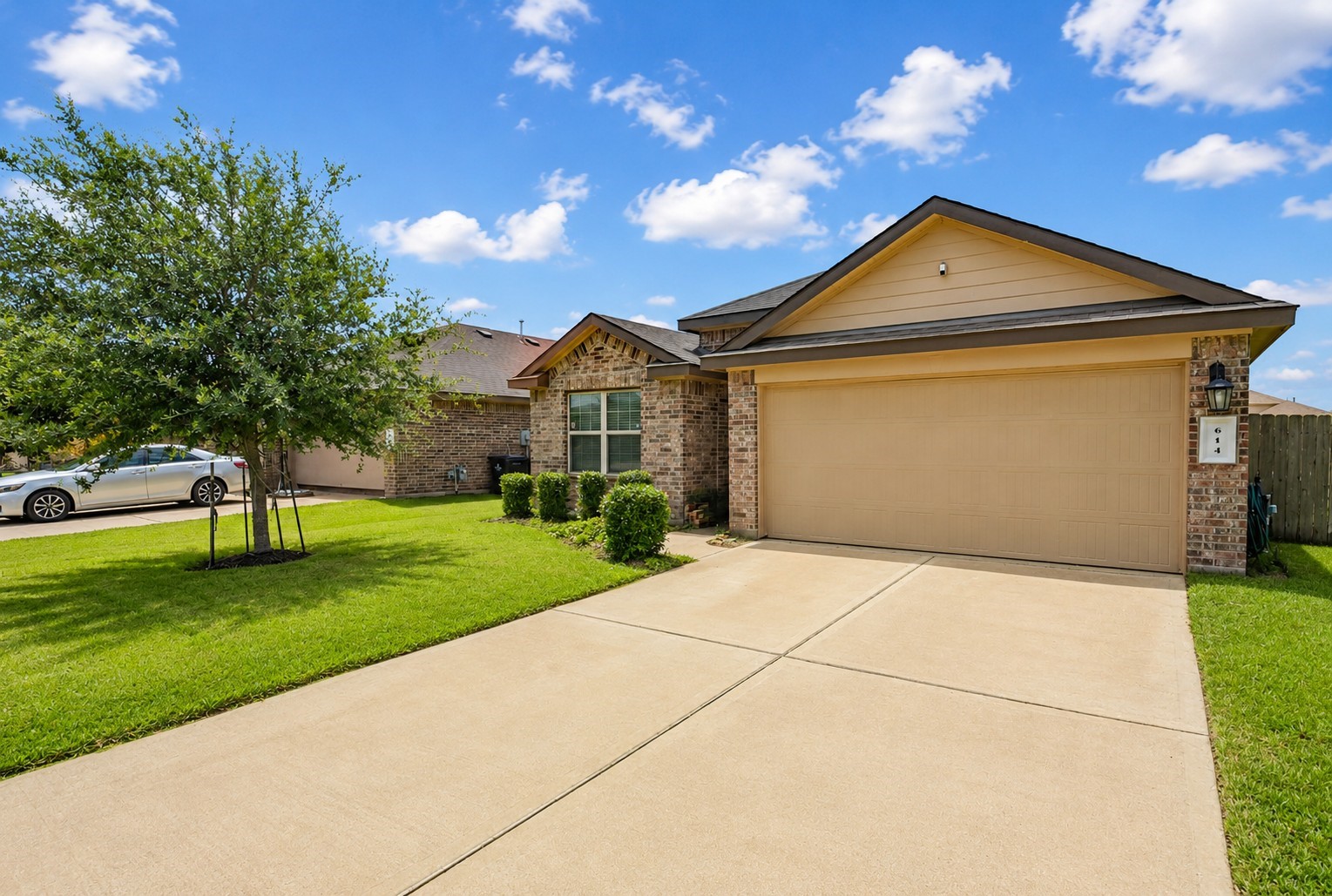 614 Harvest Bluff Drive Rosharon, TX 77583 - Photo 2 of 30 tons of curb appeal!