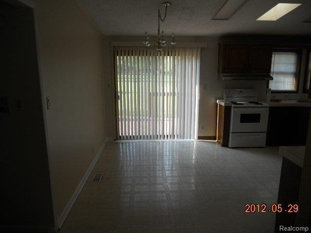 Dining Area.JPG