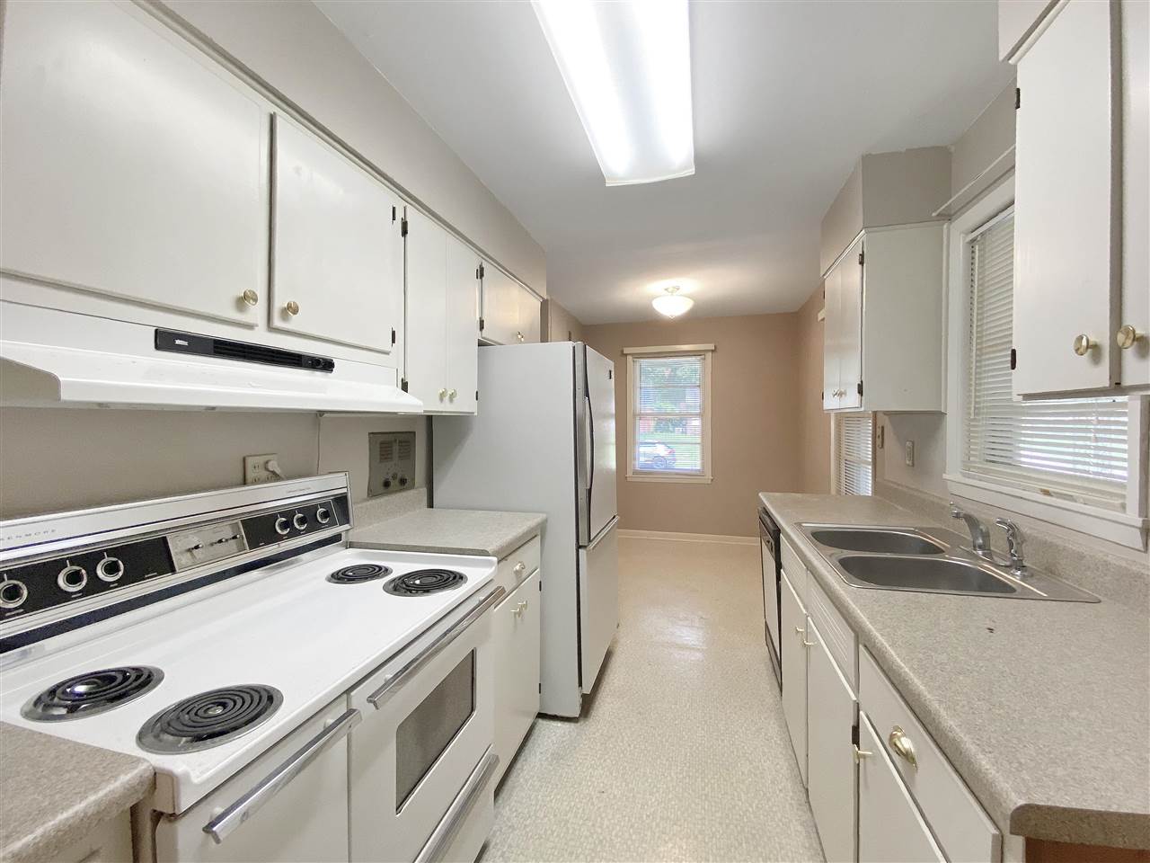 1551 Hopewell Road Memphis, TN 38117 - Photo 8 of 25