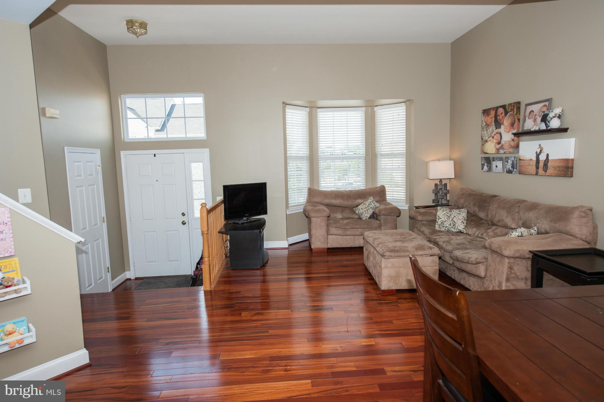 651 Springhouse Square Southeast Leesburg, VA 20175 - Photo 2 of 30 Living Room