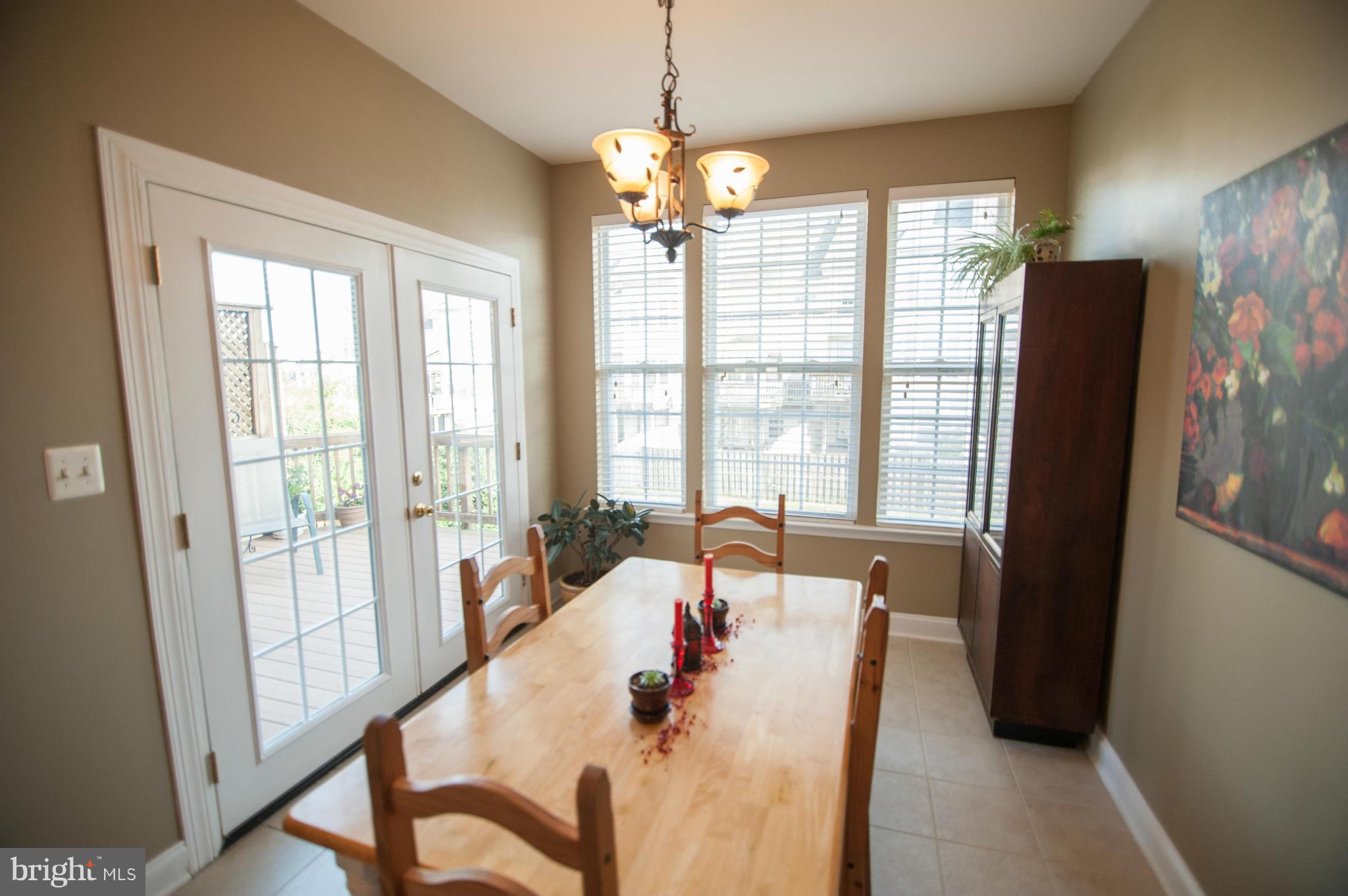 651 Springhouse Square Southeast Leesburg, VA 20175 - Photo 11 of 30 Living Room