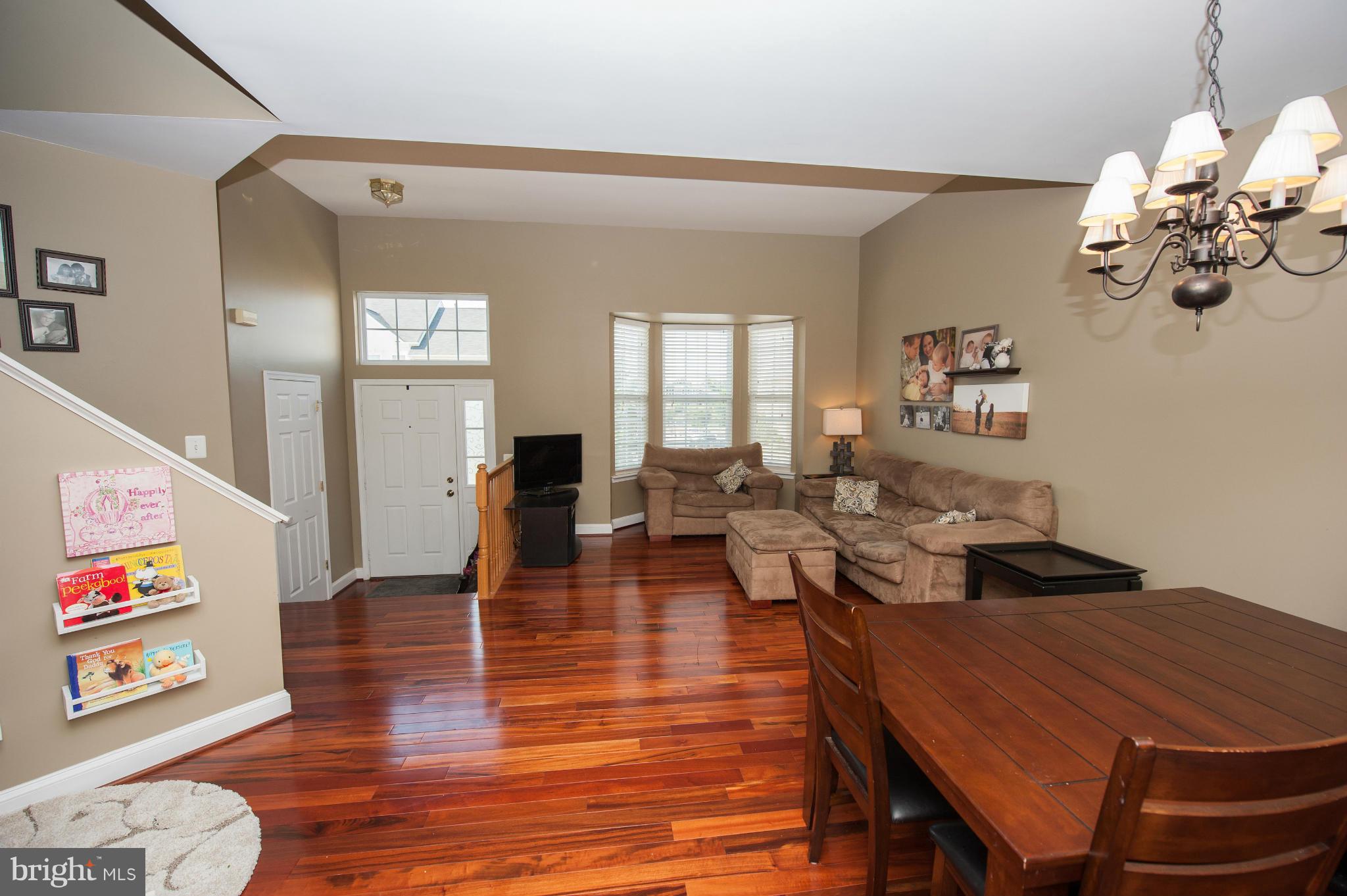 651 Springhouse Square Southeast Leesburg, VA 20175 - Photo 3 of 30 Living Room