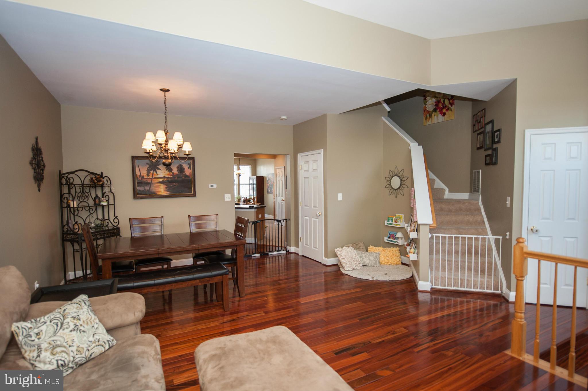 651 Springhouse Square Southeast Leesburg, VA 20175 - Photo 4 of 30 Living Room