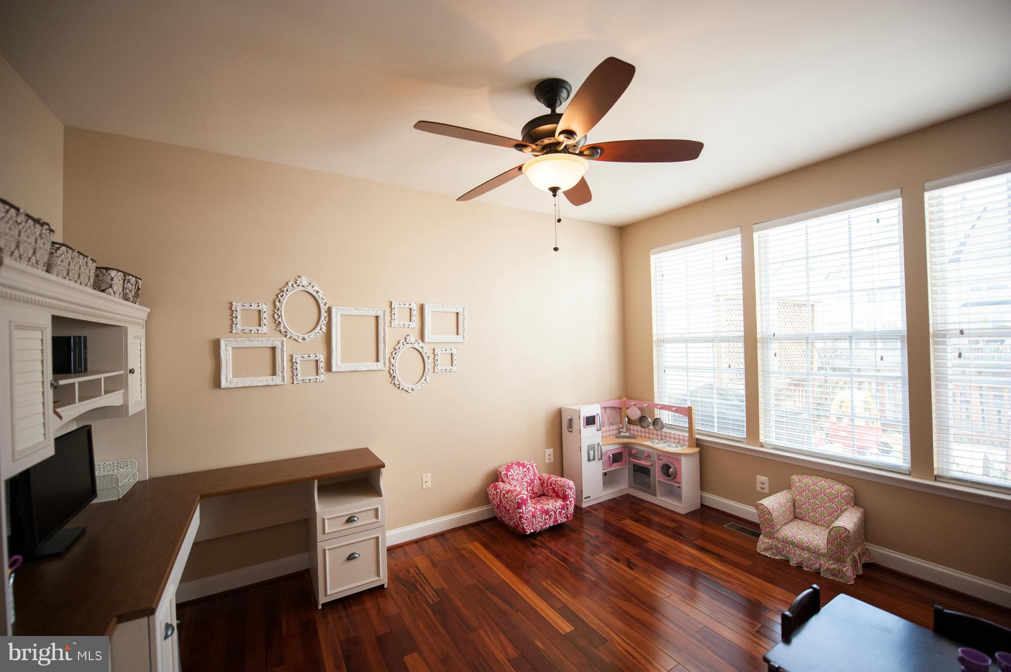 651 Springhouse Square Southeast Leesburg, VA 20175 - Photo 6 of 30 Family Room
