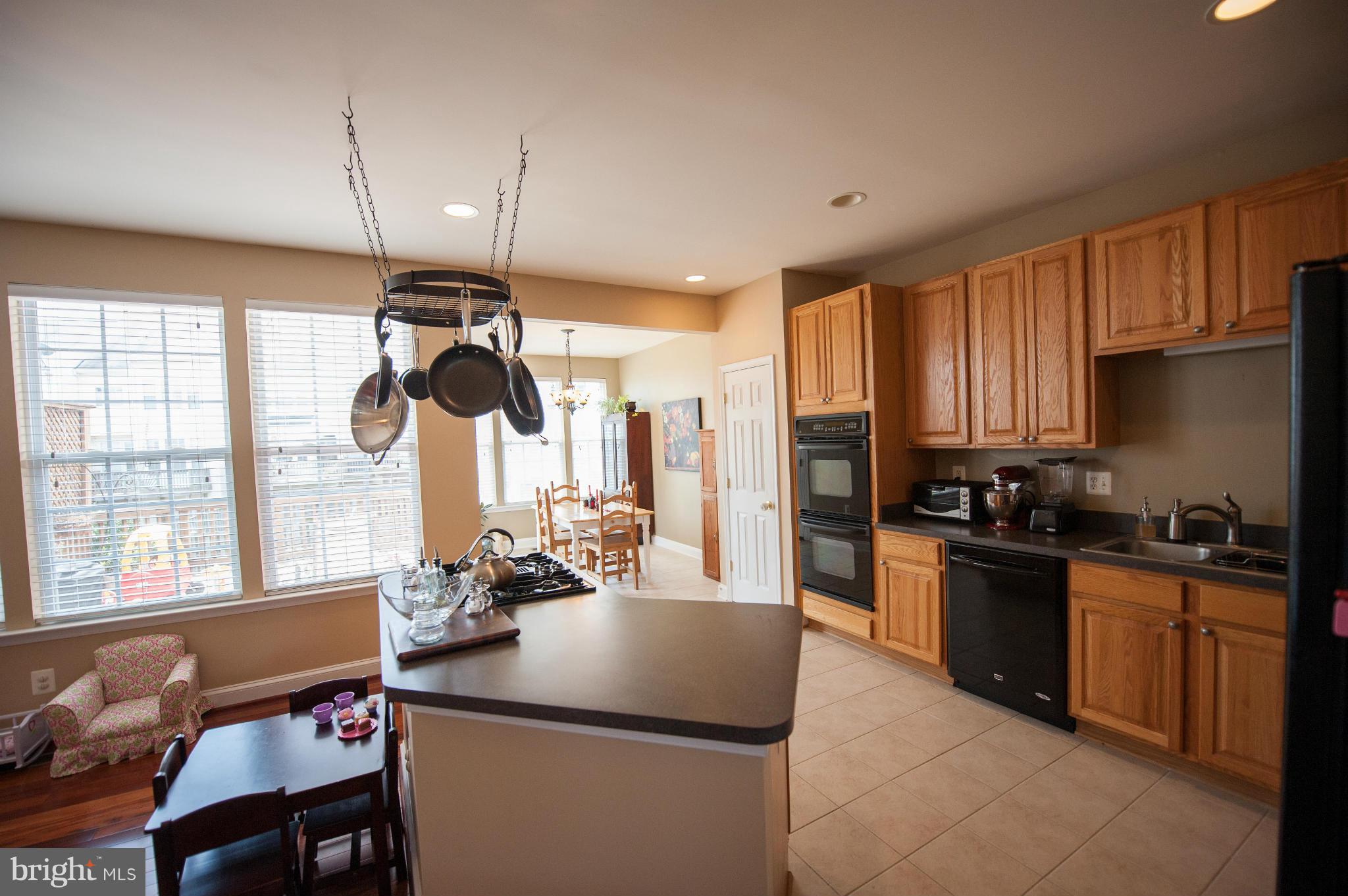 651 Springhouse Square Southeast Leesburg, VA 20175 - Photo 7 of 30 Kitchen