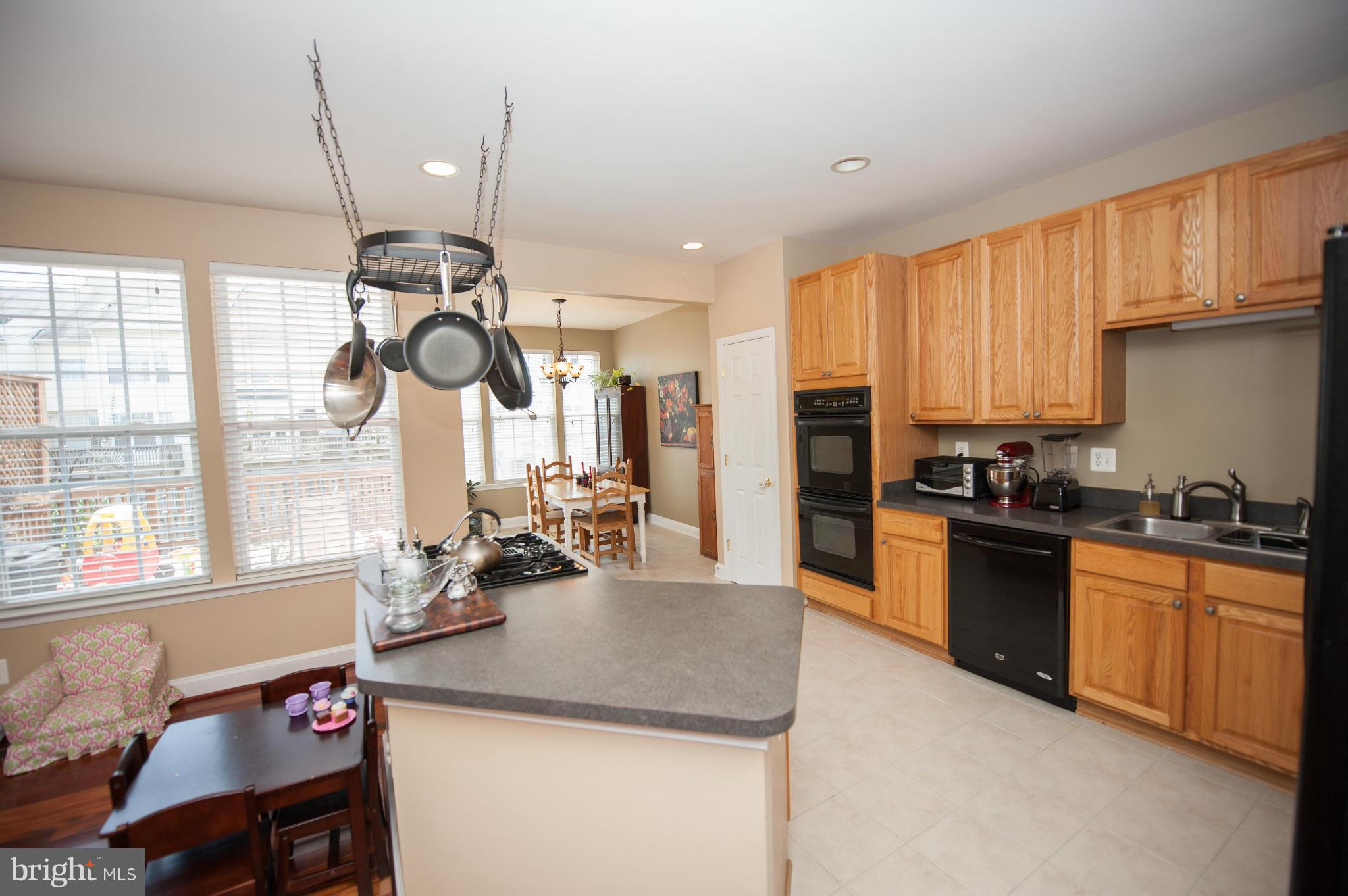 651 Springhouse Square Southeast Leesburg, VA 20175 - Photo 9 of 30 Kitchen