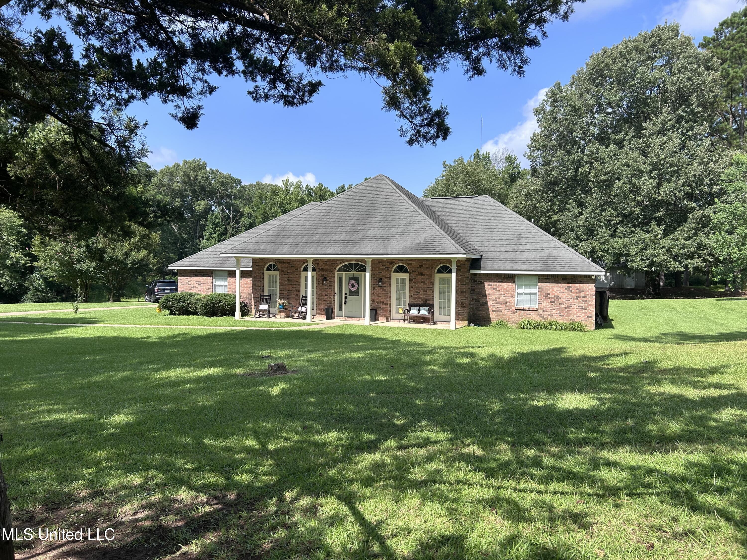 1170 Spring Lake Cove Raymond, MS 39154 - Photo 3 of 16 IMG_9334