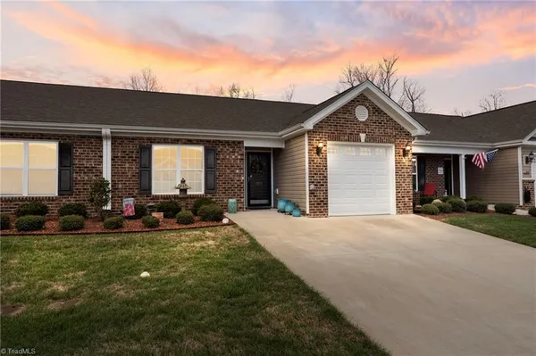 $274,900 | 105 Oak Ridge Drive, Archdale, NC 27263