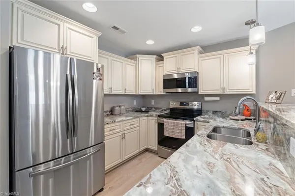 $269,900 | 105 Oak Ridge Drive, Archdale, NC 27263