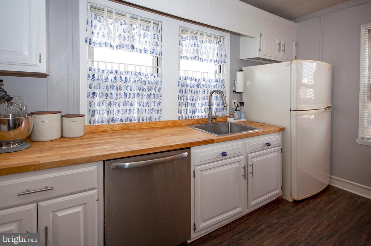 43 Rancocas Avenue Clementon, NJ 08021 - Photo 15 of 31 Butcher Block Style Counters