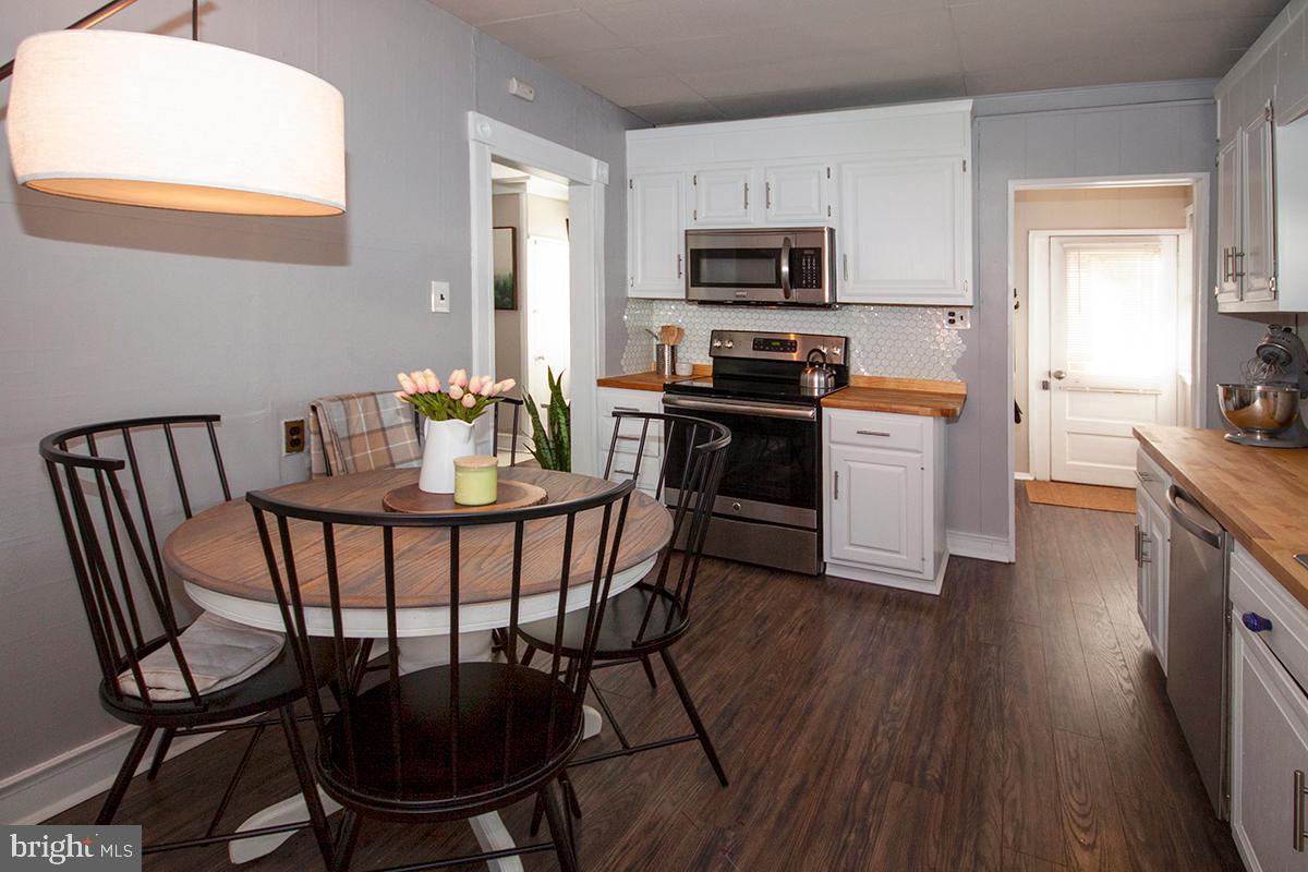 43 Rancocas Avenue Clementon, NJ 08021 - Photo 16 of 31 Plenty Of Table Space