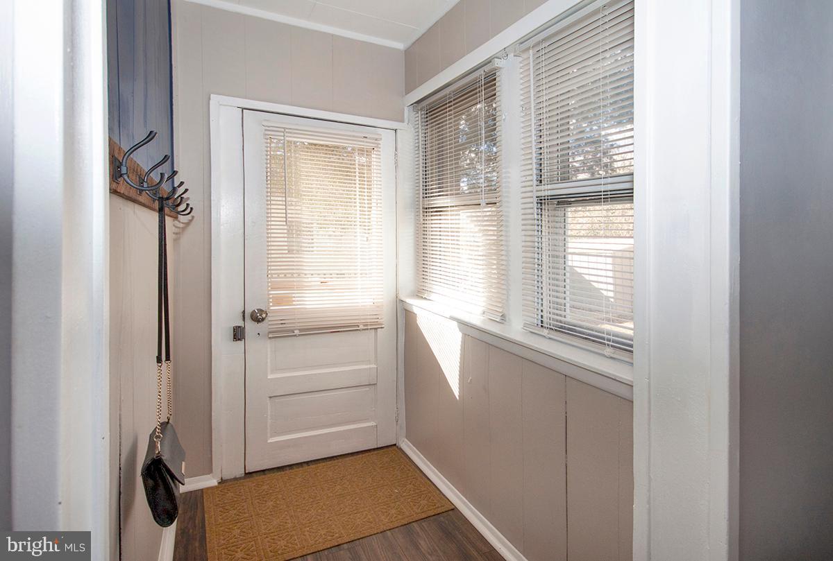 43 Rancocas Avenue Clementon, NJ 08021 - Photo 28 of 31 Mudroom Off The Kitchen To The Deck