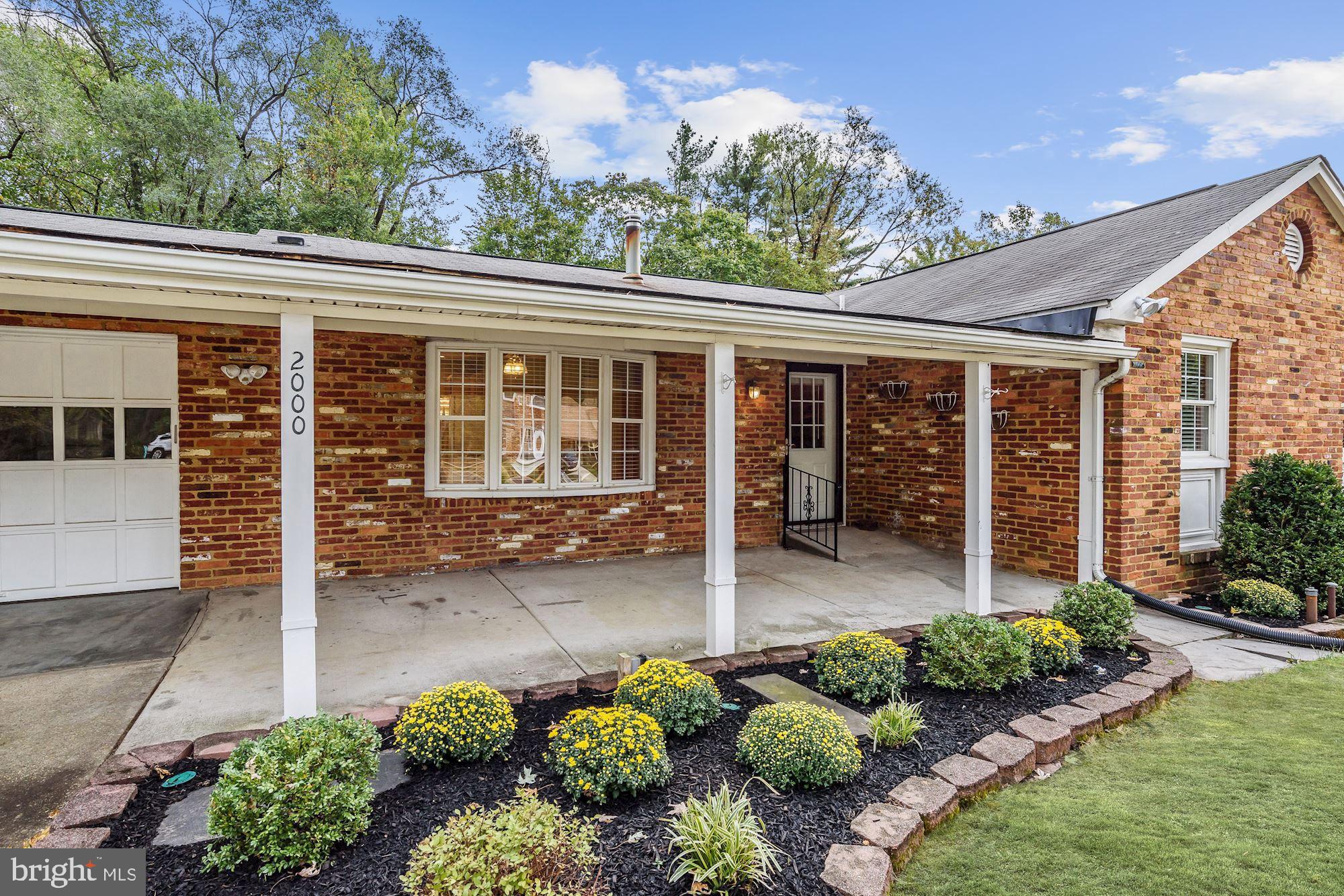 2000 Kings House Road Silver Spring, MD 20905 - Photo 2 of 34 Front Porch