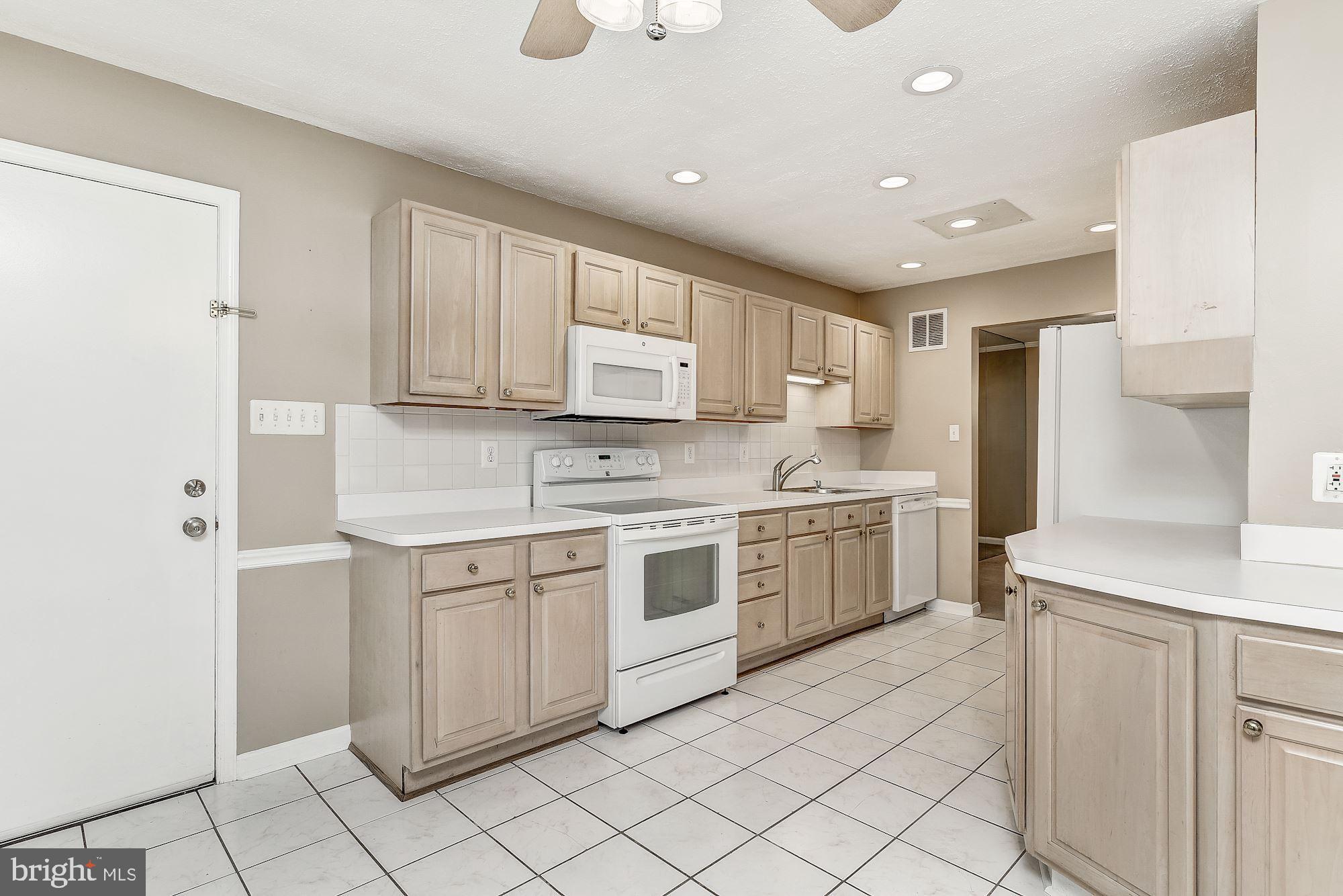 2000 Kings House Road Silver Spring, MD 20905 - Photo 11 of 34 Kitchen