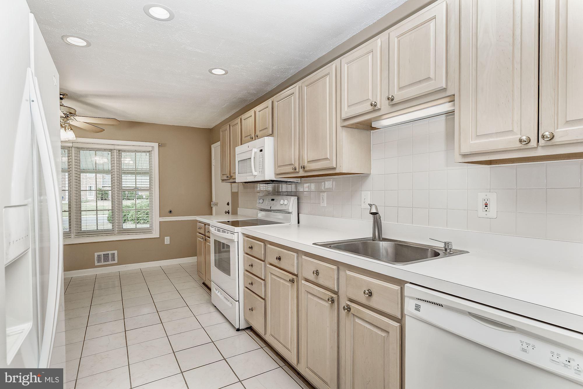 2000 Kings House Road Silver Spring, MD 20905 - Photo 12 of 34 Kitchen