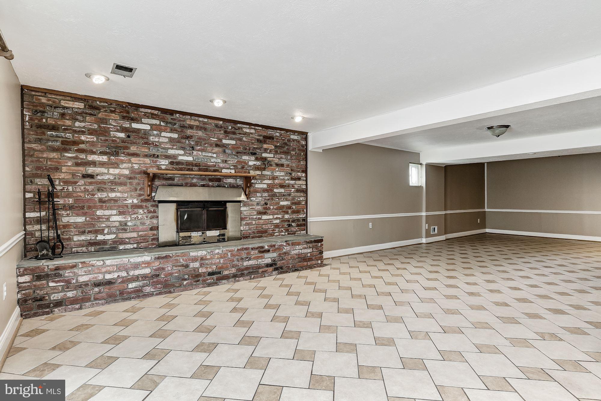 2000 Kings House Road Silver Spring, MD 20905 - Photo 22 of 34 Family Room