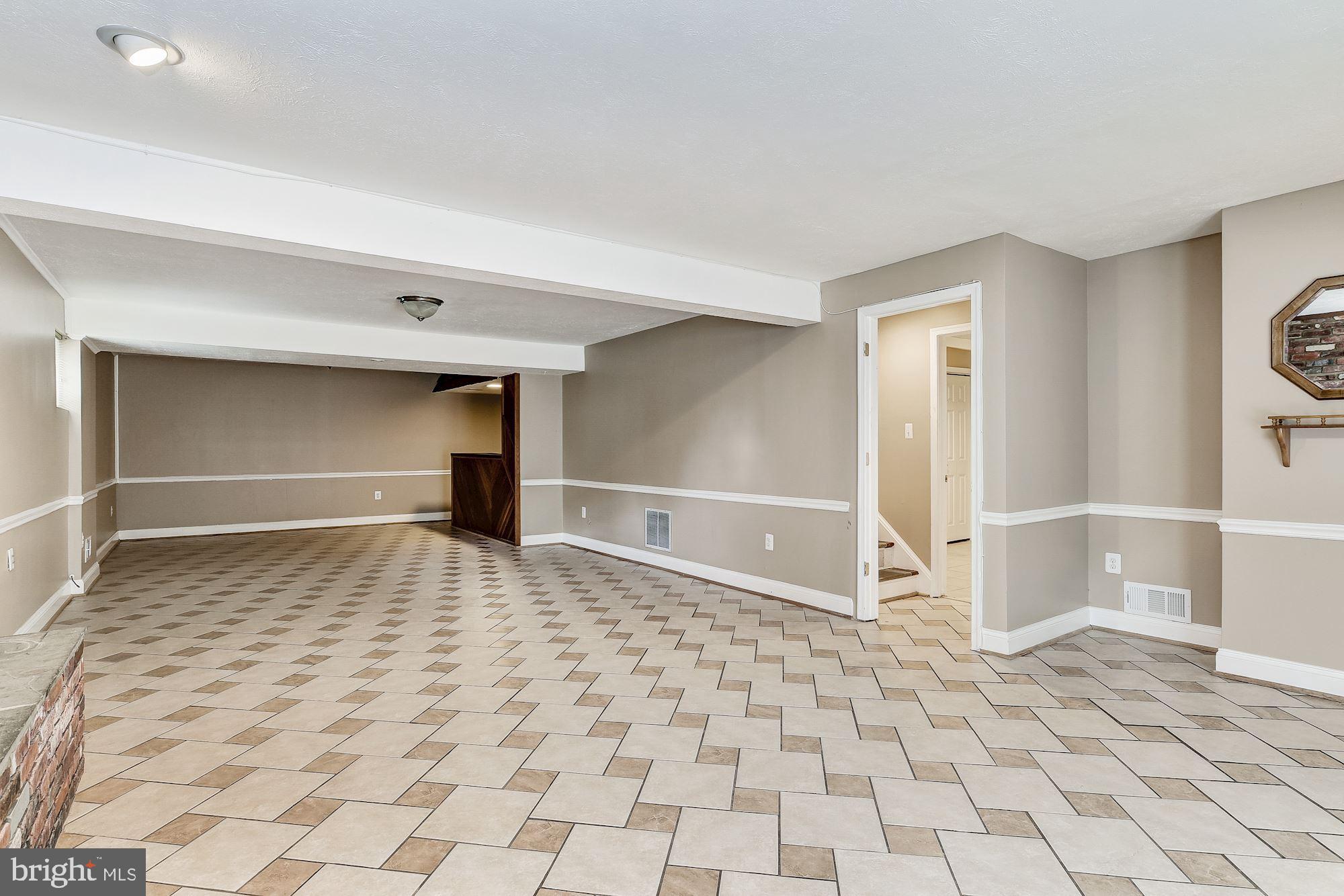 2000 Kings House Road Silver Spring, MD 20905 - Photo 23 of 34 Family Room