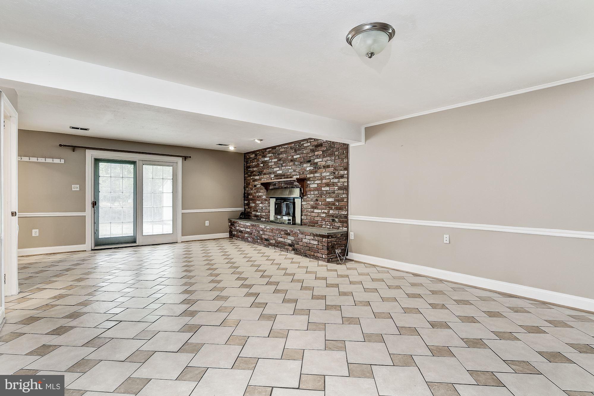 2000 Kings House Road Silver Spring, MD 20905 - Photo 24 of 34 Family Room