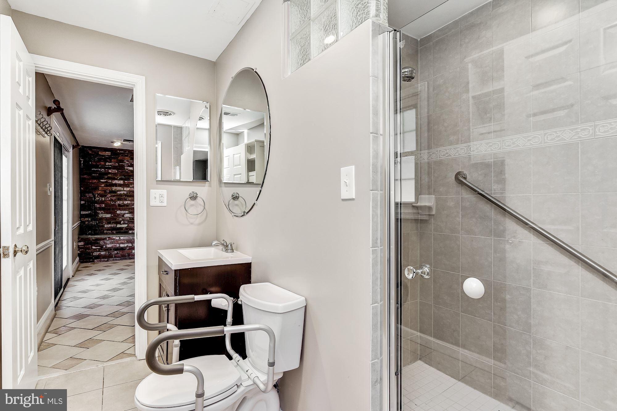 2000 Kings House Road Silver Spring, MD 20905 - Photo 29 of 34 Full Bath