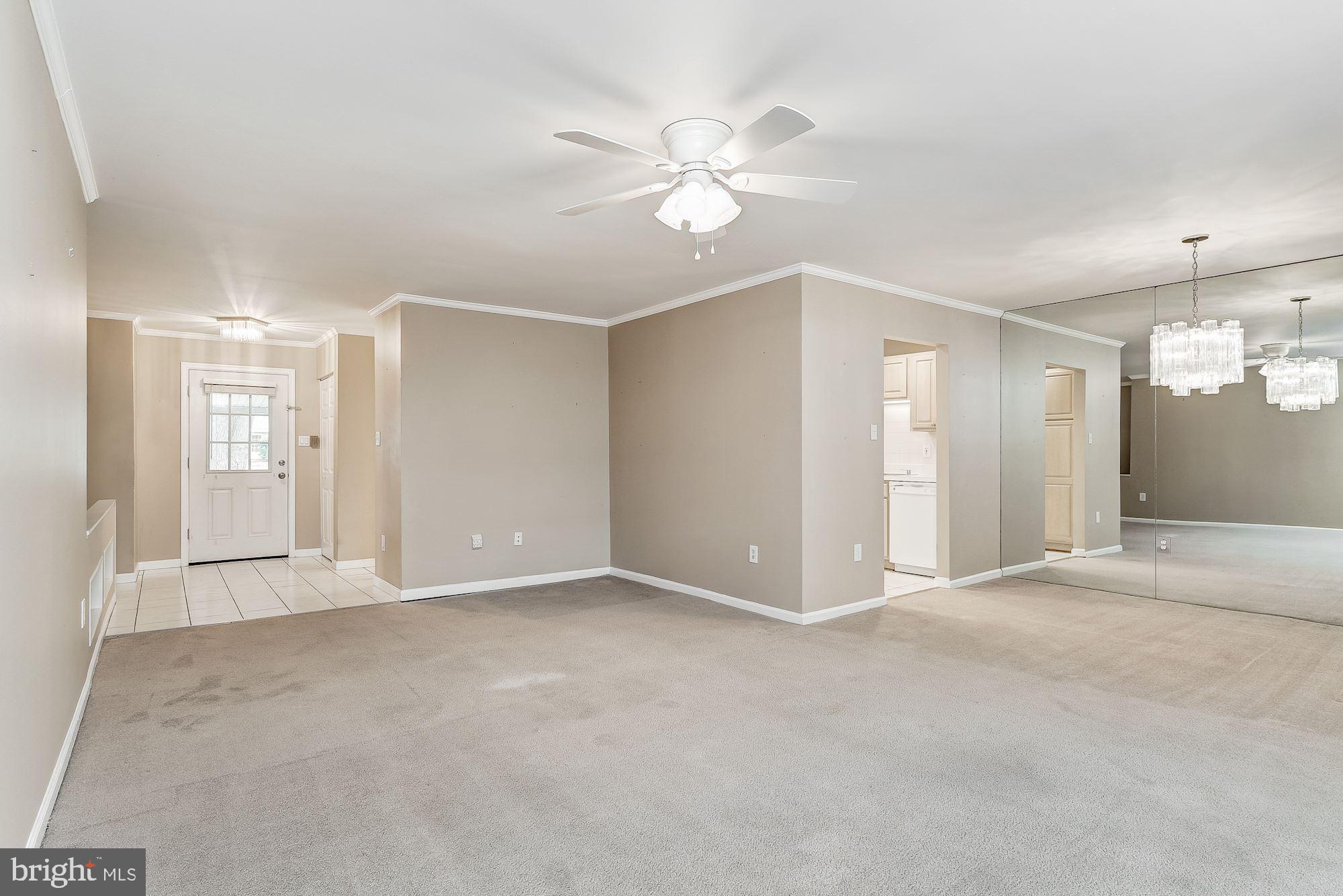 2000 Kings House Road Silver Spring, MD 20905 - Photo 6 of 34 Living Room