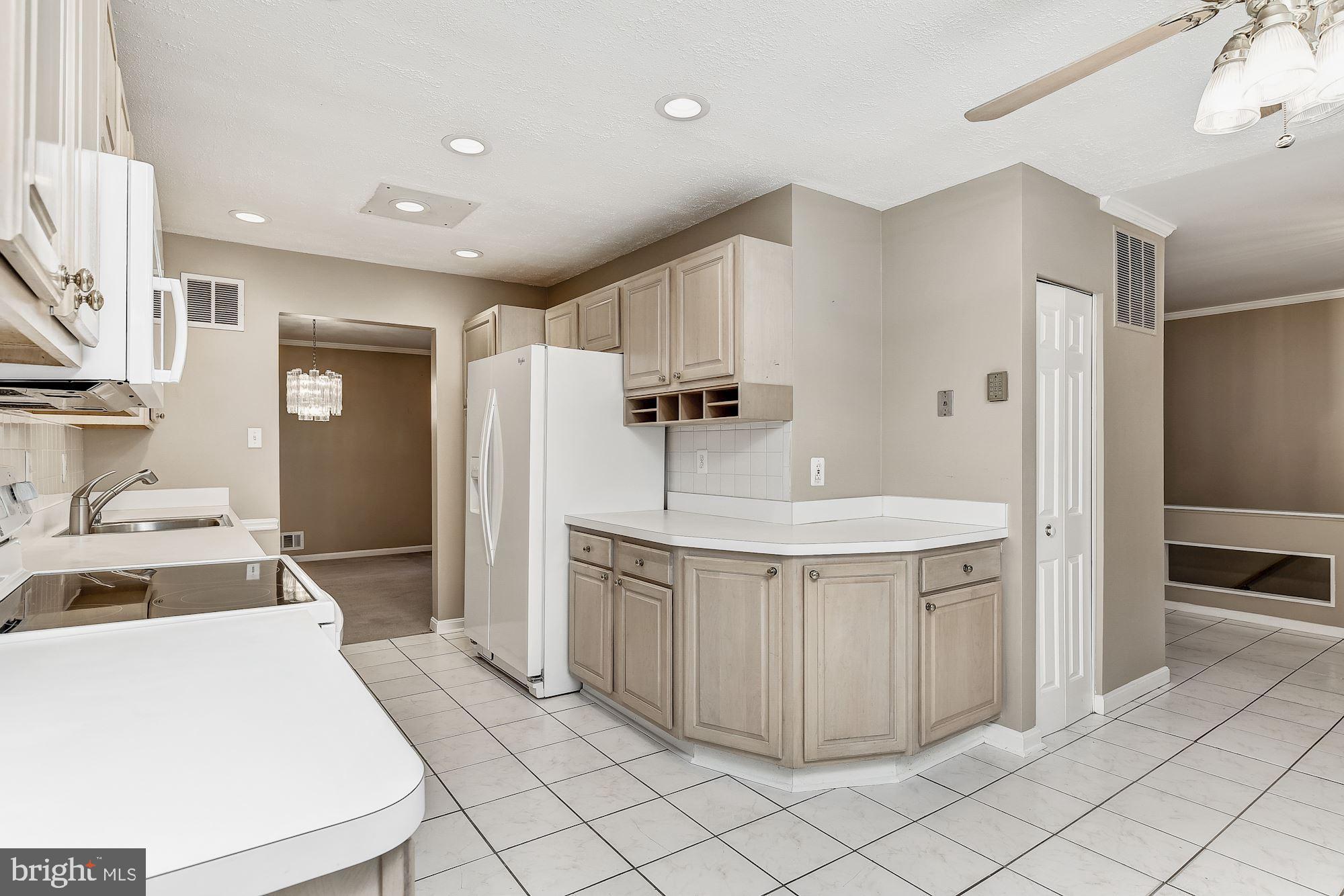 2000 Kings House Road Silver Spring, MD 20905 - Photo 10 of 34 Kitchen