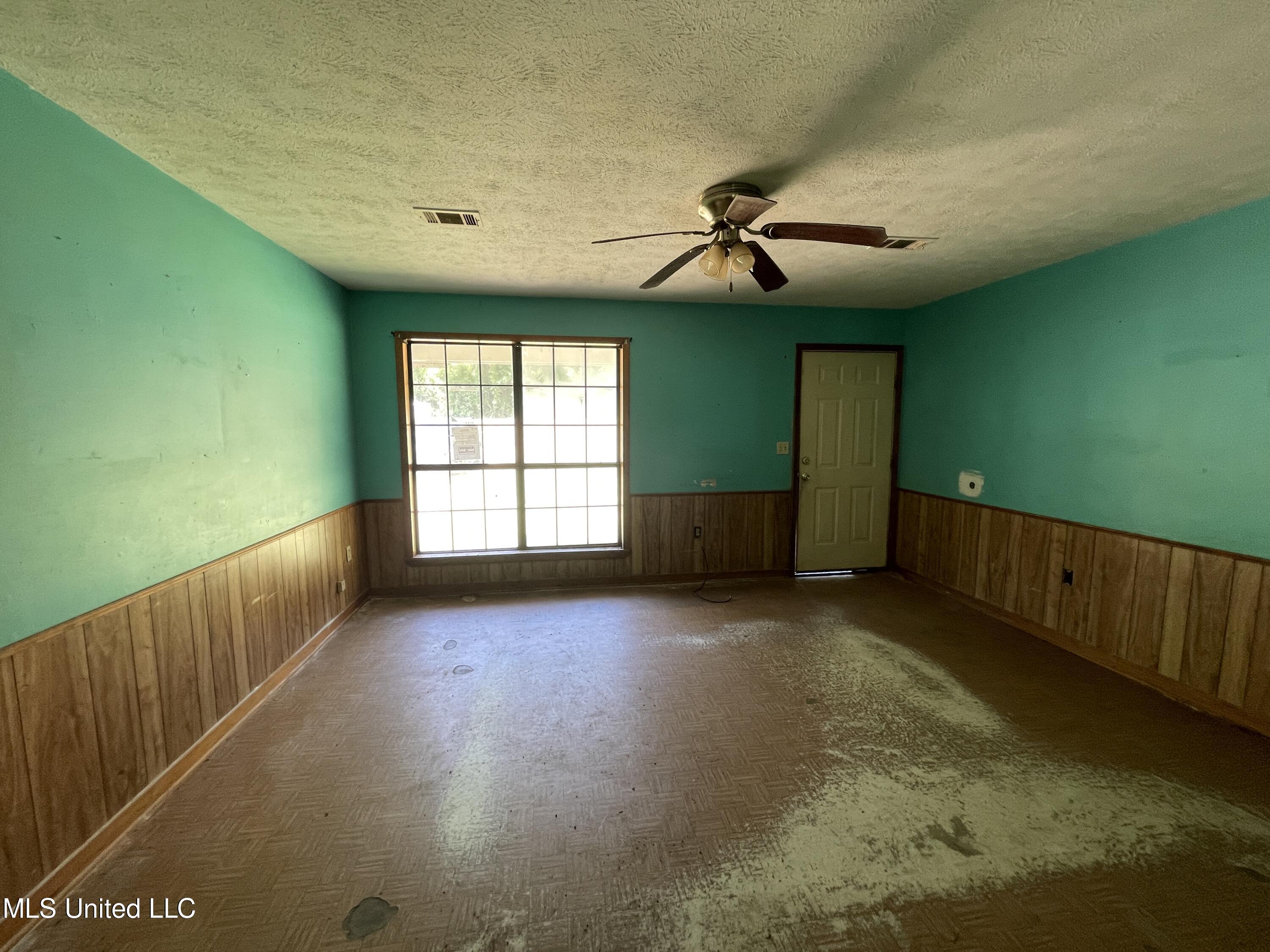 344 Pumping Station Road Daleville, MS 39326 - Photo 7 of 13 Living Room