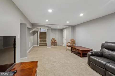 $1,100,000 | 12007 Titian Way, Potomac, MD 20854