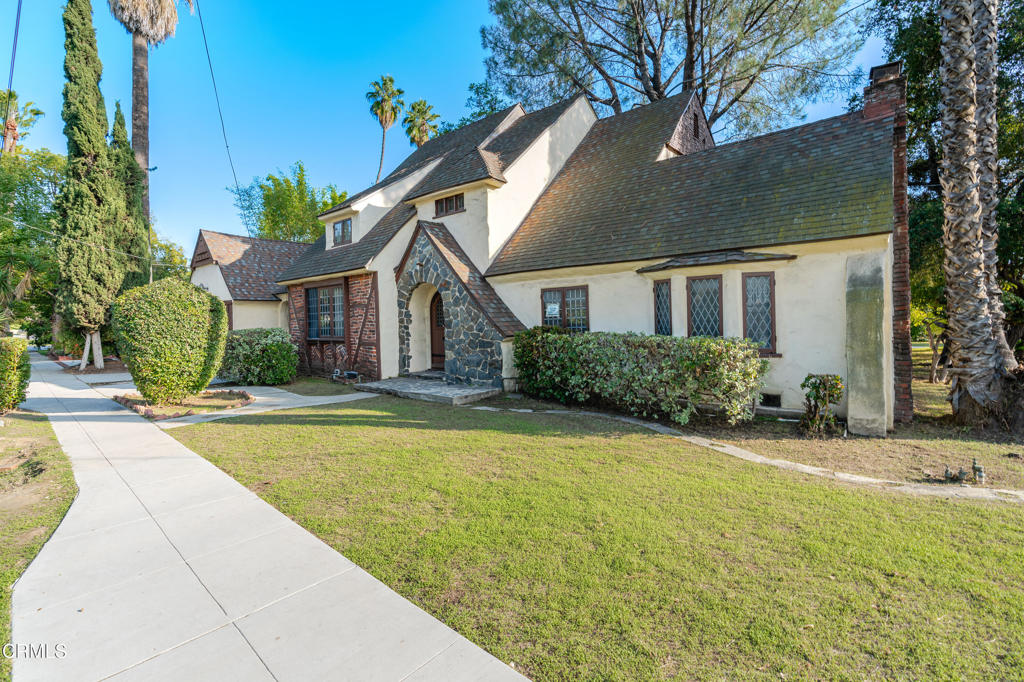 180 West State Street Pasadena, CA 91105 - Photo 44 of 52 a view of house with outdoor space and swimming pool