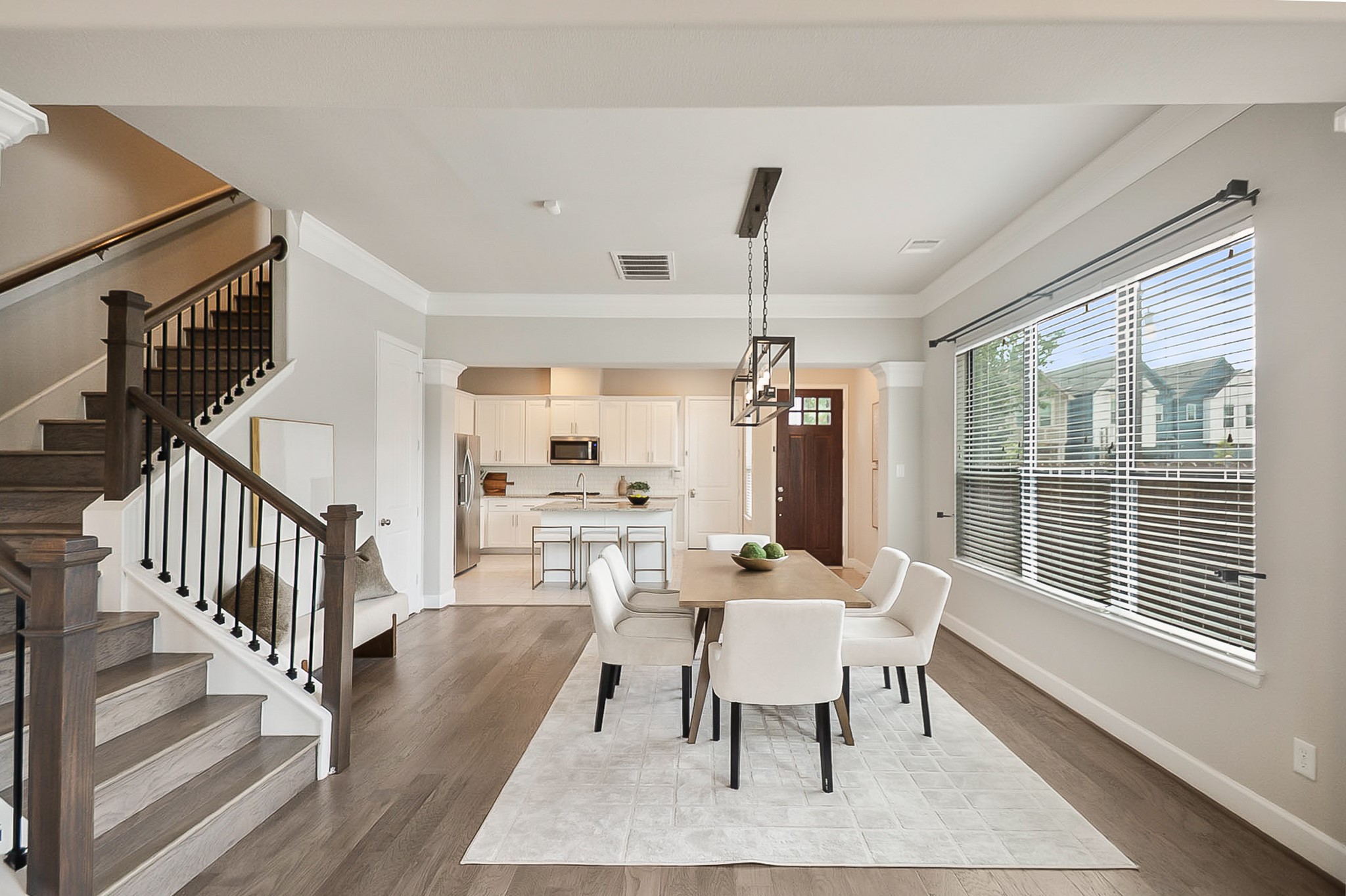 5328 Larkin Street Houston, TX 77007 - Photo 7 of 35 Alternate view of the dining area.