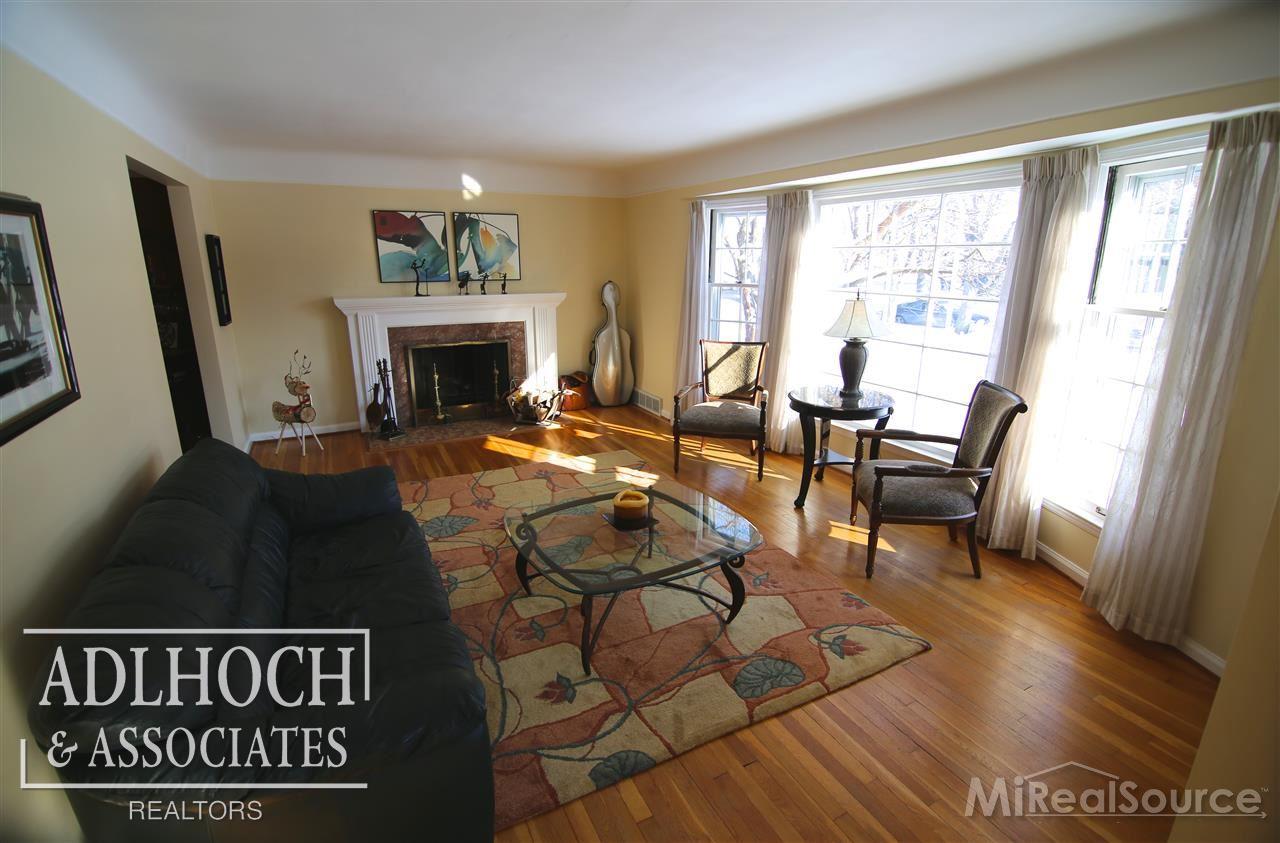 1437 Yorkshire Road Grosse Pointe Park, MI 48230 - Photo 4 of 17