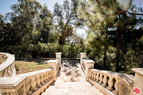 $10,995,000 | 1436 Bella Drive, Beverly Hills, CA 90210