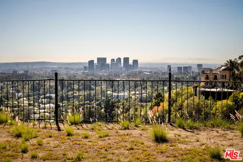 a view of a house with outdoor space