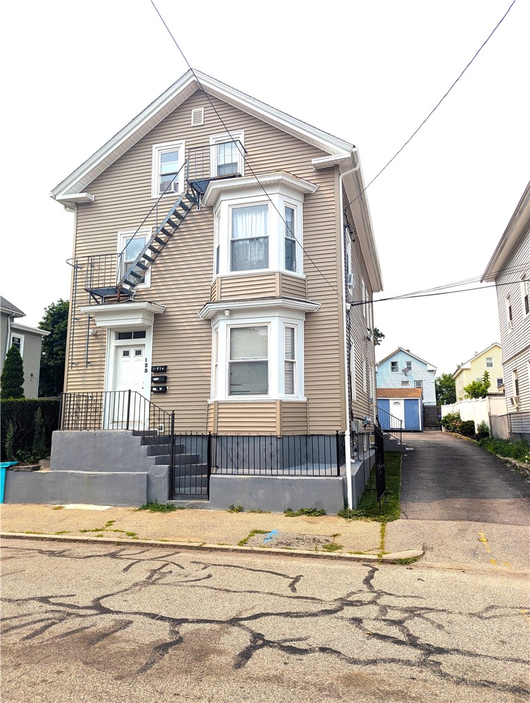123 Laban Street Providence, RI 02909 - Photo 3 of 42