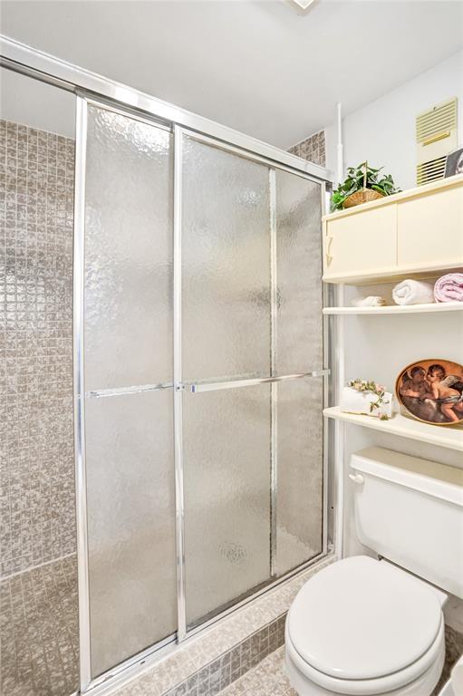 1100 St Charles Place, Unit 612 Pembroke Pines, FL 33026 - Photo 39 of 71 a bathroom with a shower a toilet and a sink