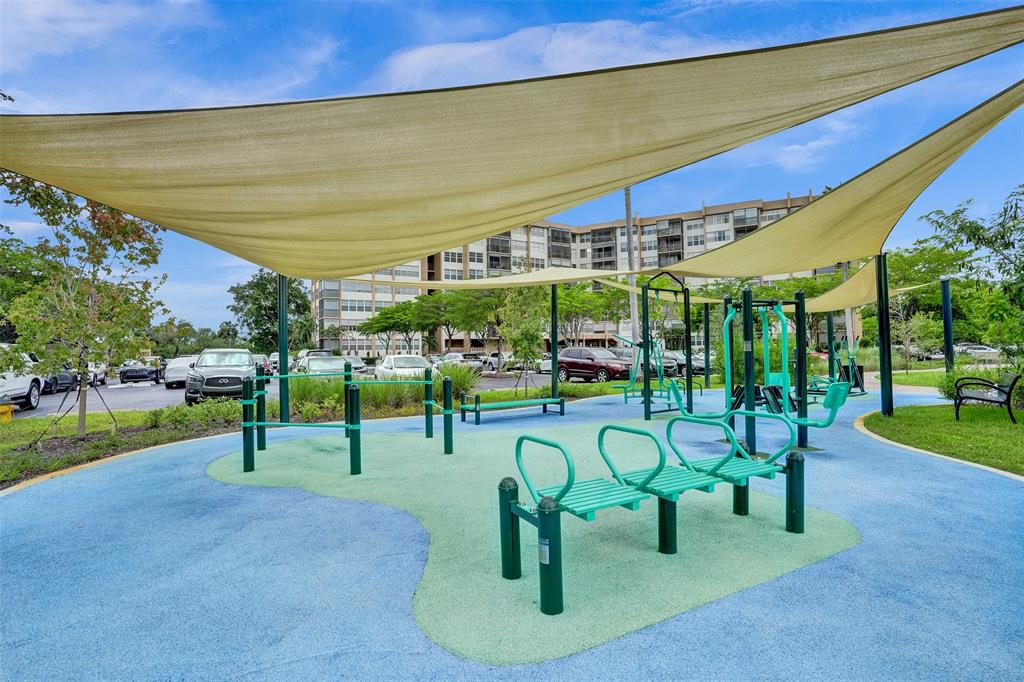 1100 St Charles Place, Unit 612 Pembroke Pines, FL 33026 - Photo 66 of 71 a view of a park