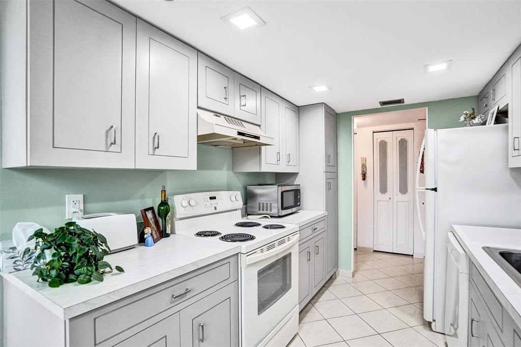 1100 St Charles Place, Unit 612 Pembroke Pines, FL 33026 - Photo 8 of 71