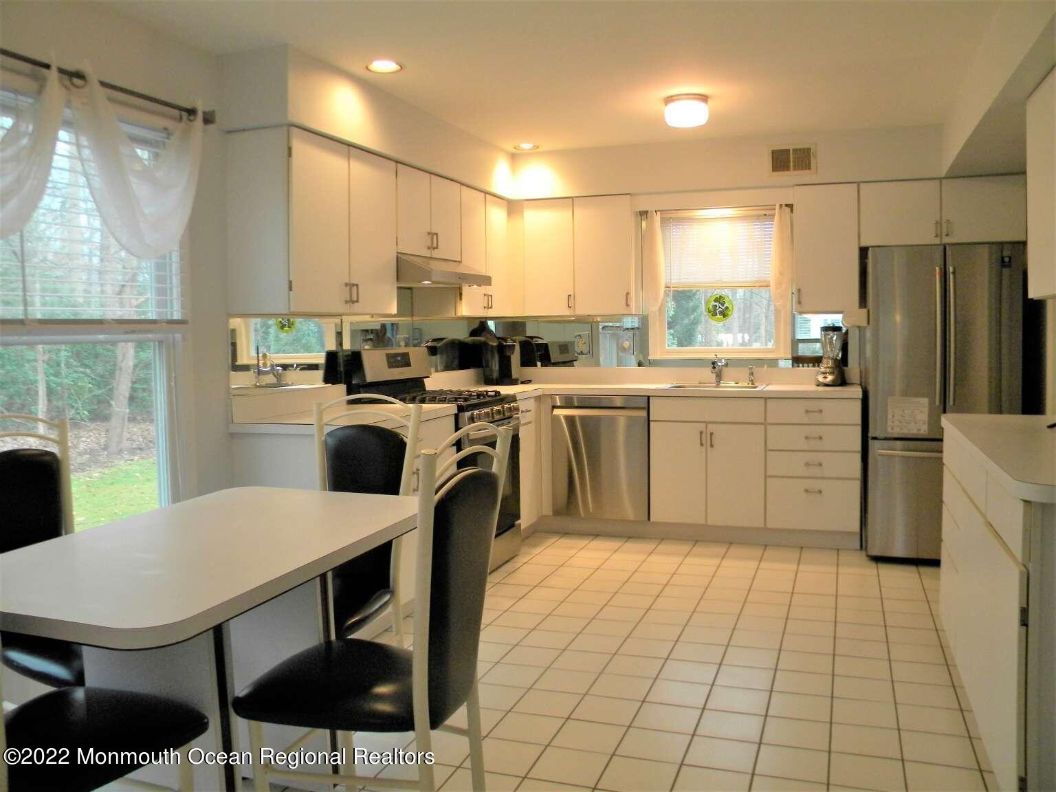 4 Sugar Maple Court Jackson, NJ 08527 - Photo 3 of 6 Uhrig.3