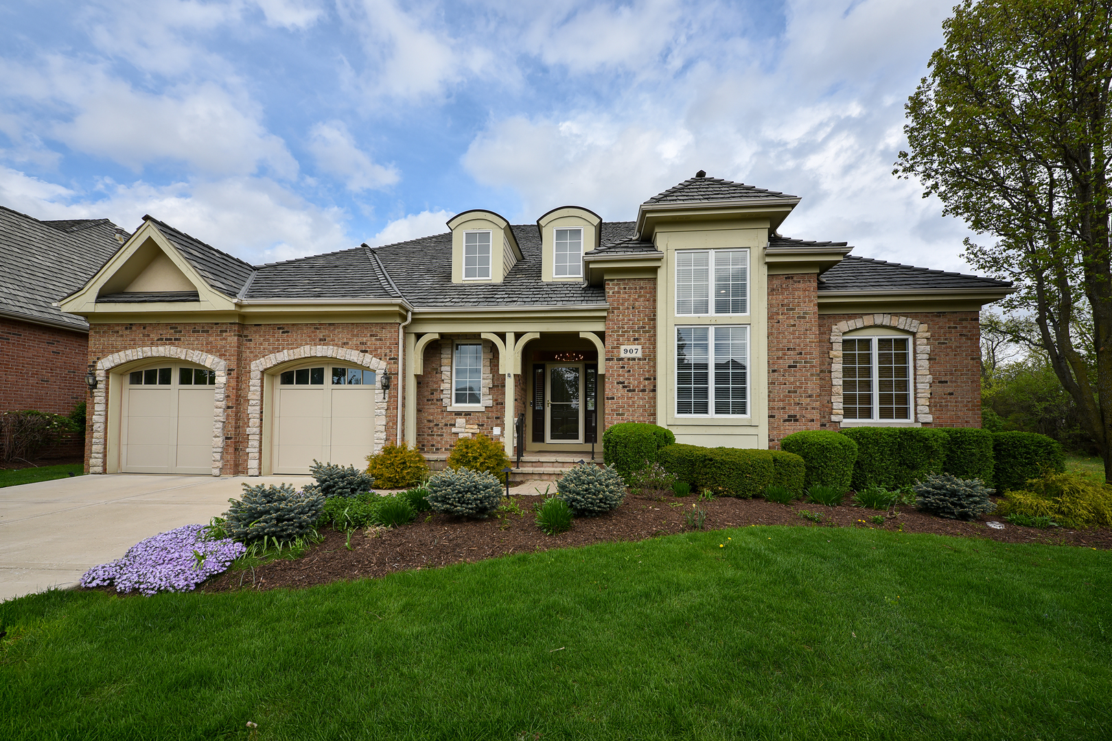 907 Middleton Lane Inverness, IL 60010 - Photo 1 of 32