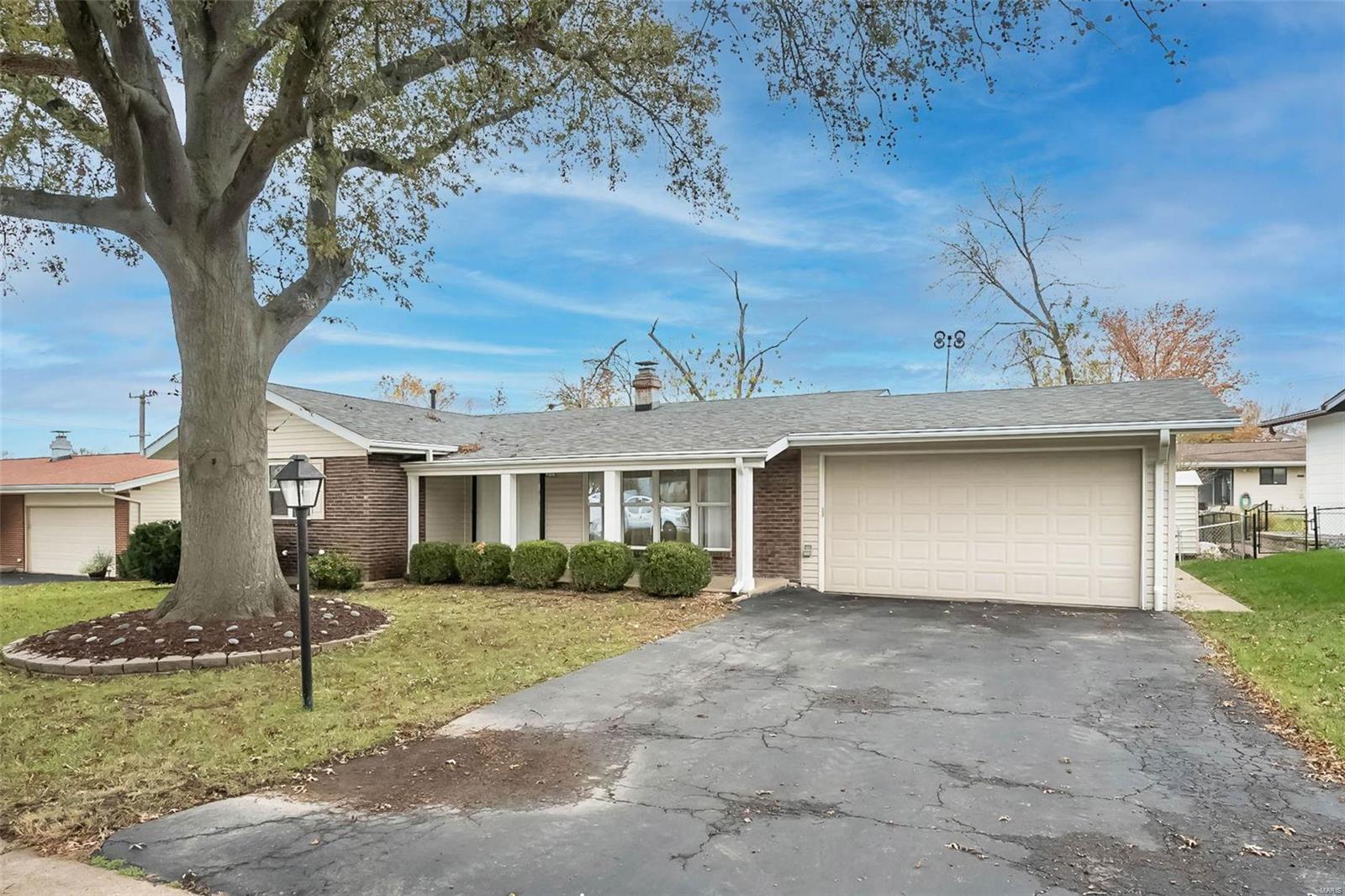 11641 Frontier Drive St. Louis, MO 63146 - Photo 3 of 43