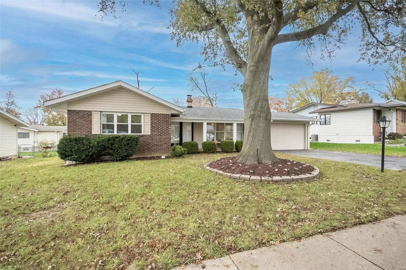 11641 Frontier Drive St. Louis, MO 63146 - Photo 4 of 43