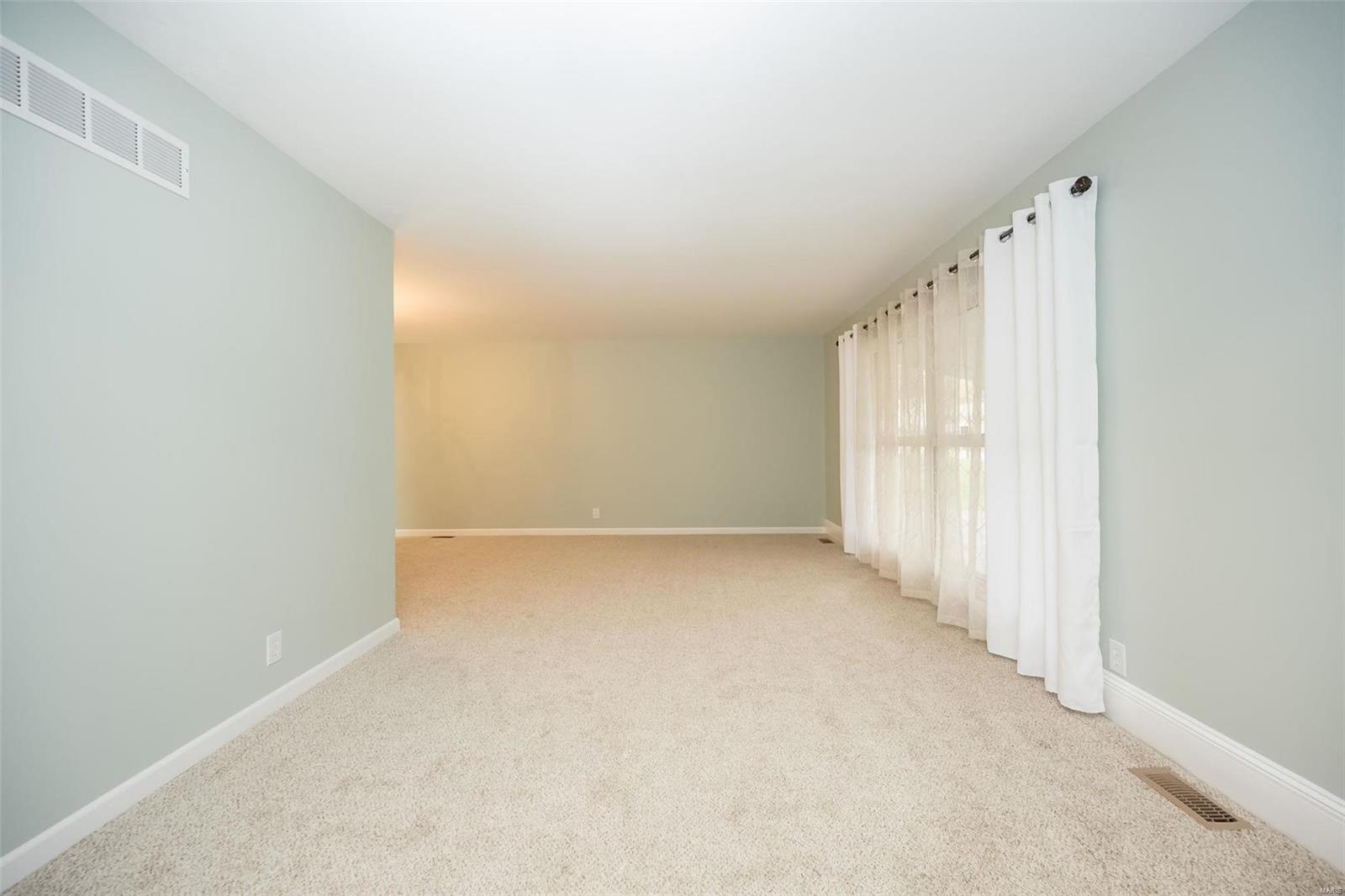 11641 Frontier Drive St. Louis, MO 63146 - Photo 10 of 43