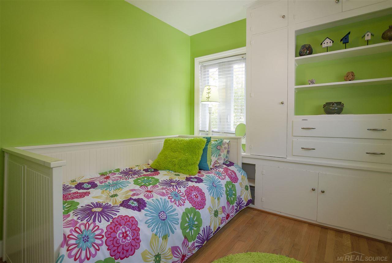 323 Moran Road Grosse Pointe, MI 48236 - Photo 23 of 33 31348932-22.JPG