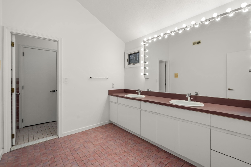 37 Castle Drive Sharon, MA 02067 - Photo 27 of 38