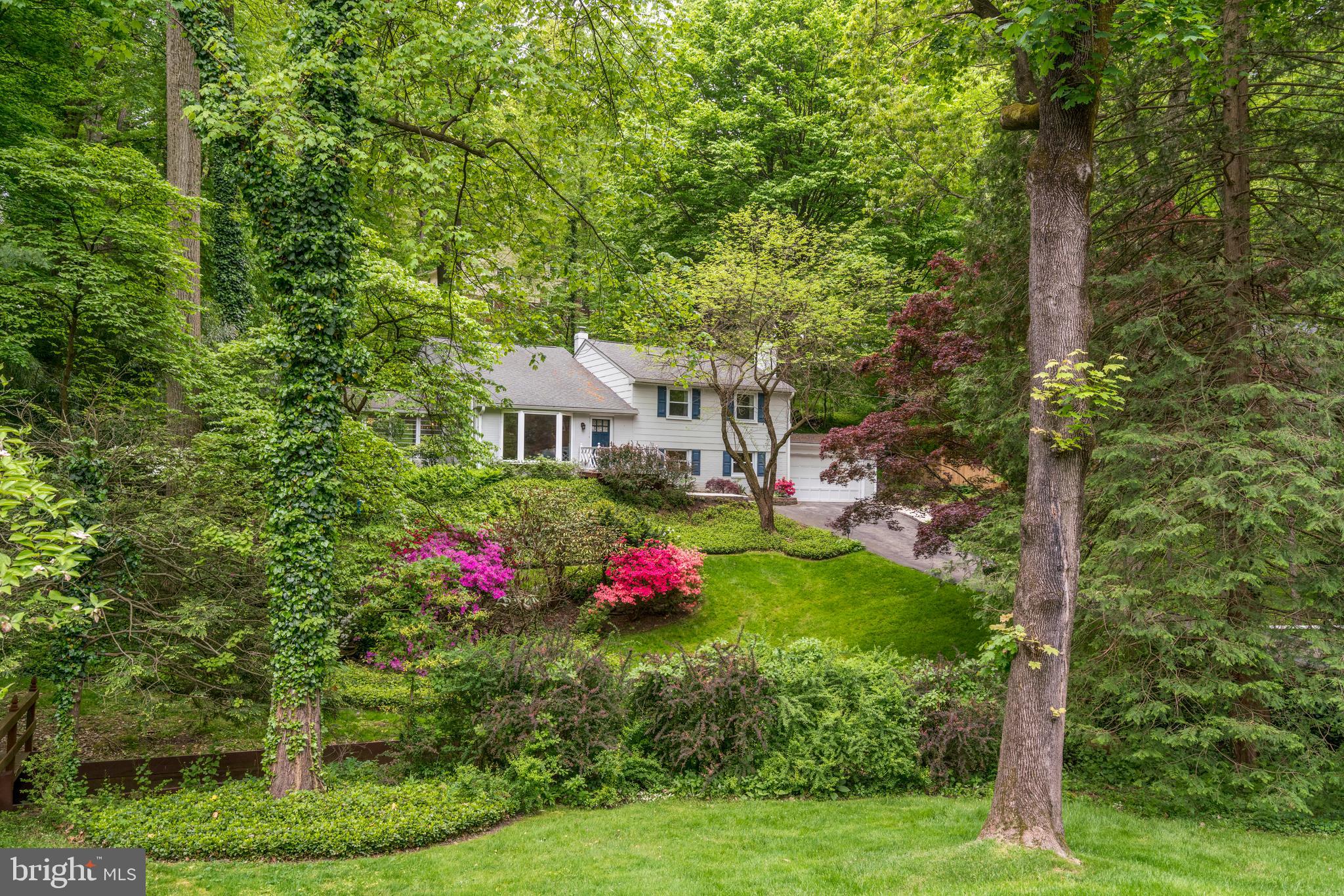 585 Brookwood Road Wayne, PA 19087 - Photo 2 of 20 Exterior Front